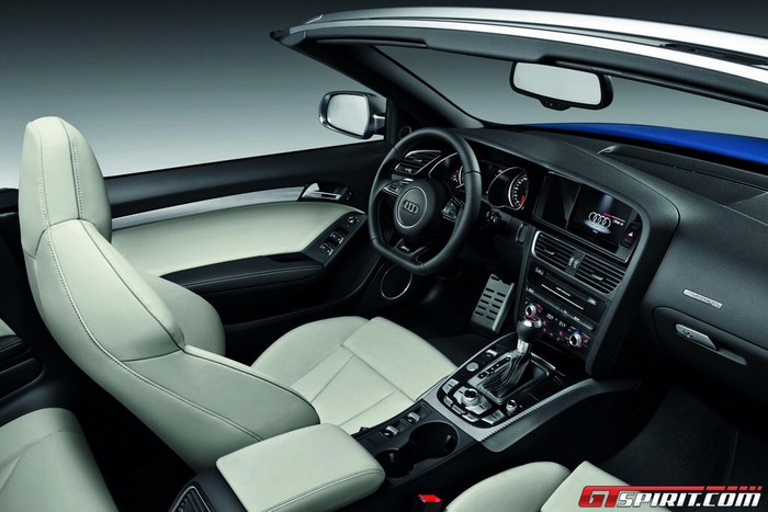 Nội thất của Audi RS5 Cabriolet được bọc da Alcantara hoặc da Nappa